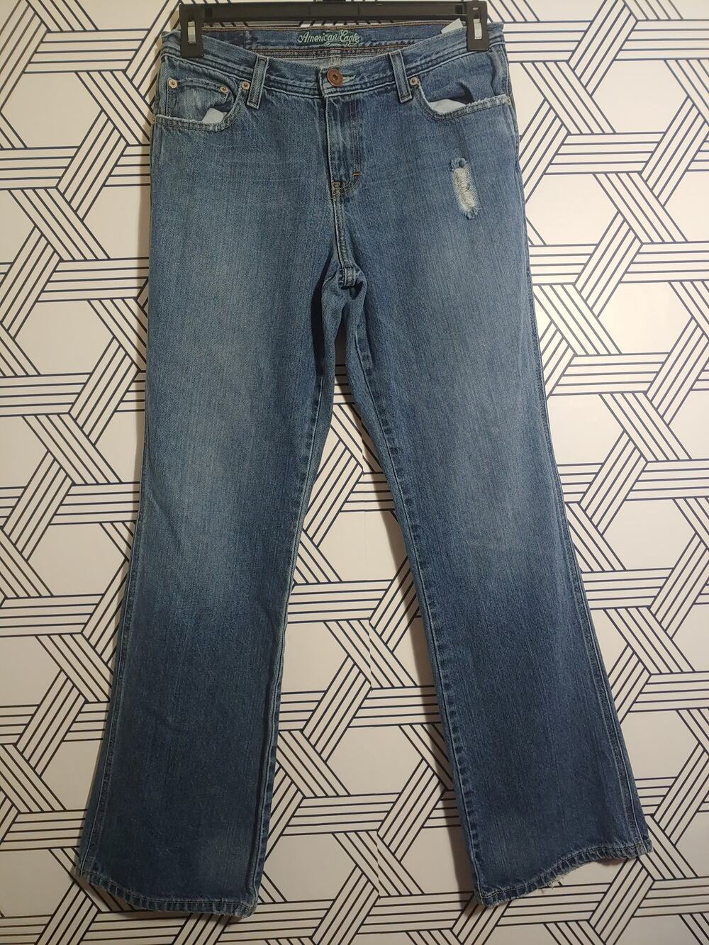 WOMENS DISTRESSED AMERICAN EAGLE FAVORITE FLARE JEANS SIZE 8